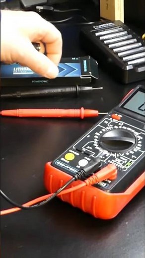 How To Test AA Battery Voltage ⚡️ #Voltage #testing #shorts