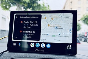 He probado esta aplicación de radares fijos y móviles en Android Auto y supera en esta función a Google Maps y Waze