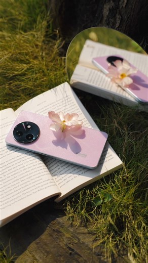 900 reactions · 29 shares | Watch as your phone transforms into a canvas of creativity, changing colors with the light and showcasing two vibrant hues with every move.殺 #itelS24 #Capturemomentwithoutlimits | itel | Facebook