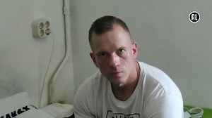 22K views · 82 reactions | Uitzendbureaus die fatsoenlijke woningen aanbieden krijgen een SNF keurmerk. We bezoeken een hotel in Rotterdam met zo’n keurmerk. Een van de bewoners zegt: “Ik denk dat er in de gevangenis betere cellen zijn.” Kijk de hele uitzending: https://www.bnnvara.nl/zembla/artikelen/niet-in-mijn-achtertuin | Zembla | Facebook