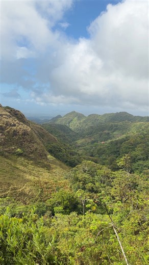 La India Dormida or The Sleeping Indian is a stunning hike along the rim of an extinct volcano in El Valle de Anton, Panama. This was truly one of the most amazing hikes I’ve ever experienced. ✨ | Blair Meeks