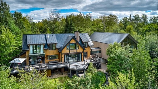 [EN IMAGES] Stéphane Rousseau vend sa maison de Sainte-Adèle pour 2 550 000$