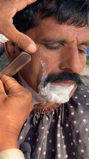 Shaving Techniques from a Traditional Barber