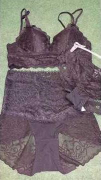 Harmains she shop.. light padded bra and penti set only black⚫ color available 30,32 sizes