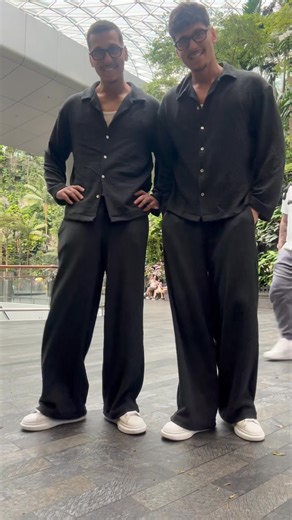 Outfit csekk a singapúri reptéren…🤣☝🏼 | reklám | Hunor és Megyer