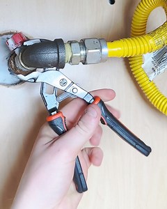 2.9K views · 66 reactions | We've got the smartest pliers on hand. What're you doing with the extra time you’re saving with the one-hand adjust on our Z2 Auto-Bite Pliers? | Crescent Tools | Facebook