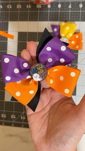 4.9K views · 78 reactions | Let's make bows for my "boos"  #hairbows #diybows #hairbowtutorial #boobasket #halloween #halloweenbows #flatbackbuttons #buttonmaker #crafter | Mommy Crafts A lot | Facebook