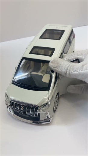 Extremely Realistic horn test of the Toyota Alphard 1/24 scaled model car