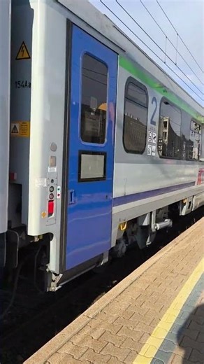 EC202 Kraków Poznań: Abfahrt ČD Pavlík 193 981 mit PKP waggons in Wien Westbf.