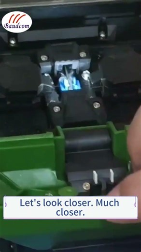 This Is What a PERFECT Fiber Splice Looks Like Under a Microscope