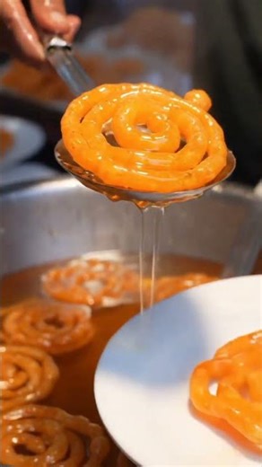 This jalebi is too crispy to eat #foodasmr #indiansweets