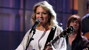 Jewel Is Releasing a 25th Anniversary Package of Her Debut Album 'Pieces of You'