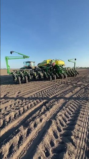 John Deere 1775NT 16 Row High Speed Planter Unfolding