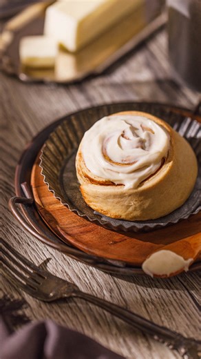 14 reactions | Treat yourself without the whole tray. This single-serving cinnamon roll gives you the gooey, rich, frosting-topped experience—just scaled down and simplified.  Save this for your next treat-yourself moment.  Full recipe via my link in bio or at sweetfixbaker.com | Sweet Fix | Facebook