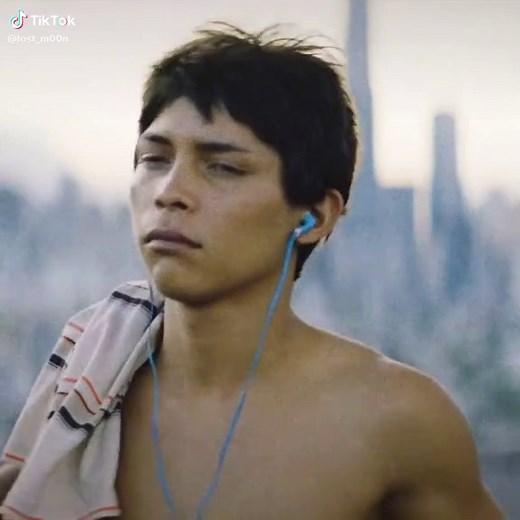 Ya No Estoy Aquí: La Película Completa y Análisis