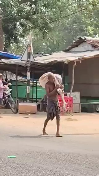 A man in Odisha dug up his deceased sister’s grave and brought her skeleton to the bank Just to prove she had died.He had been trying to withdraw ₹20,000 from her account, but bank officials kept insisting he bring the account holder in person. Despite repeatedly telling them she had passed away, they didn’t listen.Frustrated and unaware of the legal process, he took this extreme step.This incident shows not just a lack of awareness, but also a failure of basic human understanding in the system.