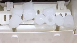 15K views · 204 reactions | It only takes 7 minutes for this portable ice maker to make ice! 流  Get yours now: https://longbank.en.made-in-china.com/product/xZmGCpblHTWj/China-Longbank-Portable-Ice-Maker-Making-Ice-Machines.html?utm_source=facebook&utm_medium=free&utm_campaign=20210722-4-icemaker #icemaker #ice | Made-in-China.com | Facebook