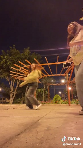 Gira la Botella Challenge: Video Viral de Botellas Rompiéndose