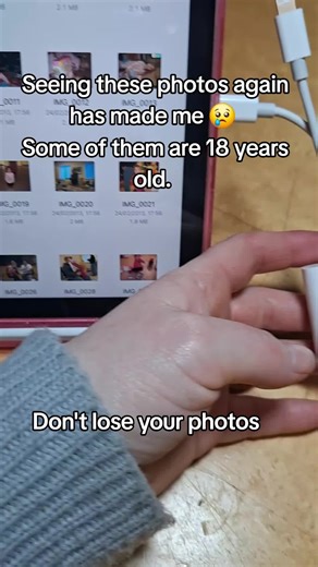 Just found my old SD card and I wasn’t ready for the memories it held 🥹📸 Plugged it straight into my iPad using this USB-C SD card reader and instantly unlocked years of forgotten photos and videos. No laptop, no complicated setup — just a simple Type-C SD card adapter and suddenly I’m reliving birthdays, holidays, old friendships, and moments I thought were gone forever 💛 If you have an old camera SD card sitting in a drawer, you NEED to check it. This little USB-C memory card reader for iPa