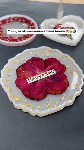 Resin Art & Rose Preservation | Aarya🌷 on Instagram: "Preserve your special flowers forever🥀🫠 You can send us your flowers and we will preserve them for you❤️ Order through- Dm/ Whatspp/ website Size- 4 inch agate frame #rose #rosepreservation #rosepreserved #resin #resinart #roseinresin #flowerpreservation #floralpreservation #rosecoaster #resinframe #roseframe #rosependant #forever #couple #love #cutegifts #giftideas #couplegifts #viral #reel #trending #reelsinstagram"