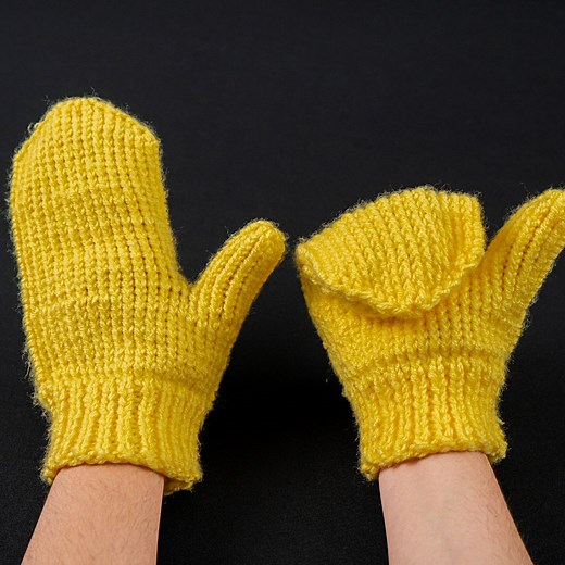 118K views · 5K reactions | Gestrickte Fäustlinge für Anfänger – eine einfache Schritt-für-Schritt-Anleitung! | Miarti - Häkeln und Stricken | Facebook