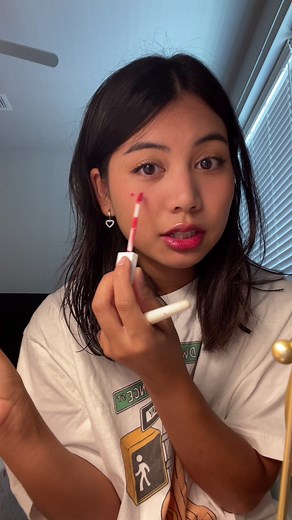 you can do this with any lippie but the @Fenty Beauty poutsicle lip stain blends so well!! #makeuphacks