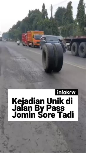 KARAWANG on Instagram: "Momen unik terlihat di Jalan By Pass Jomin pada Senin sore (9/2). Ban mobil terlihat menggelinding di tengah jalan. Beruntungnya tidak ada korban akibat insiden tersebut. sumber: istimewa #infokrw #karawang #banmobil #jomin"
