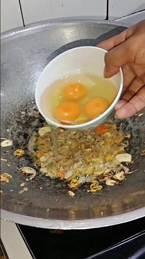Cara membuat telur orak-arik dengan cepat #memasak #makanan #makananjalanan #omelet