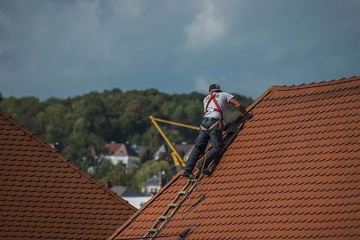 8 Quick Ways to Find and Fix an Emergency Roof Leak