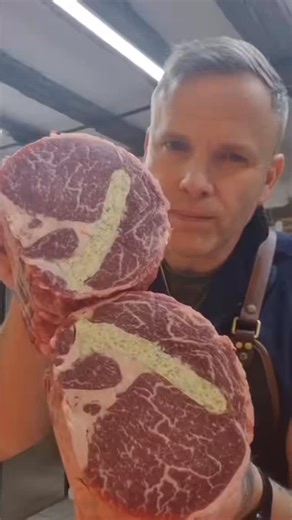 🔥 Leon in action on the block today 🔥 A little behind-the-scenes magic as Leon gets to work — hand-mashing salted butter, fresh garlic and parsley 🧄🌿 to create a rich garlic butter, before rolling it into the centre of a beautiful dry-aged ribeye steak 🥩✨ And not to be outdone, Mark’s been busy too, preparing tender pork fillets filled with the same garlic butter — simple, flavour-packed and ready for the pan 👌 Simple ingredients. Proper skill. Incredible flavour. This is the kind of detai