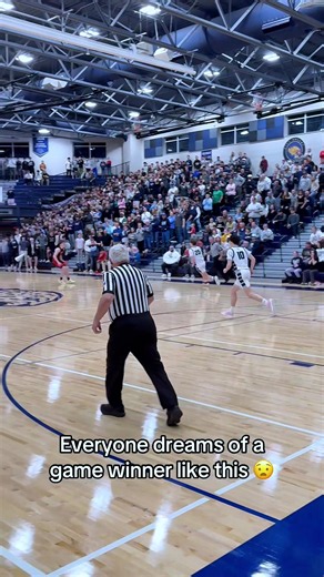 Buzzer‑beater wins the game at the very last second 🏀#BuzzerBeater #ClutchShot #BasketballHighlights #Hoops #fyp