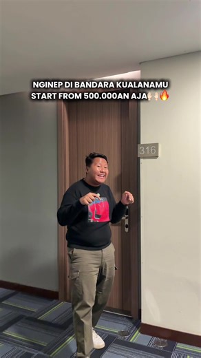 Jujur ya, nginep di Anara Sky Kualanamu ini beneran praktis banget 😮‍💨 Harga start from 500K-an, tapi lokasinya udah nempel bandara. Buat yang flight pagi atau cuma transit sebentar, ini penyelamat. Nggak perlu kejar-kejaran waktu, tinggal jalan. Kalau mau gampang dan anti ribet, 👉 langsung tap lokasi di pojok kiri bawah ✈️ 📍 Anara Sky Kualanamu Hotel #AnaraSkyKualanamu #HotelBandara #StaycationSumut #HotelMurah #ExploreSumut