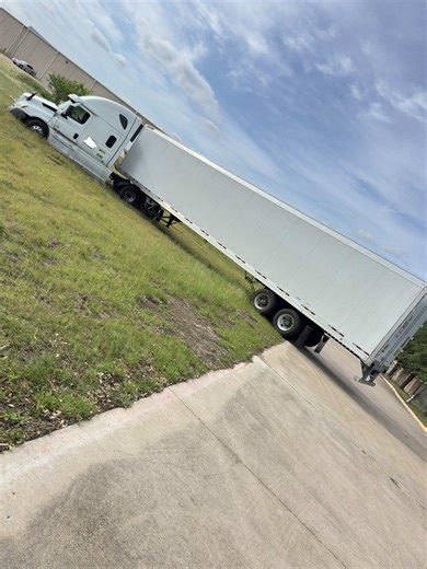 Easy winch out. Driver tried make a u turn and ended up getting stuck. #towing #arlingtontx #wrecker #towingtiktok #towtruck