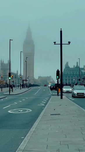 Big Ben Chimes in London - Westminster Bridge Experience