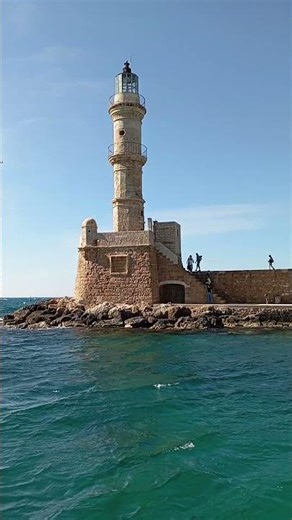 Πάμε βόλτα στα Χανιά, στην κάτω γειτονιά να πάρουμε μια βάρκα με πανιά