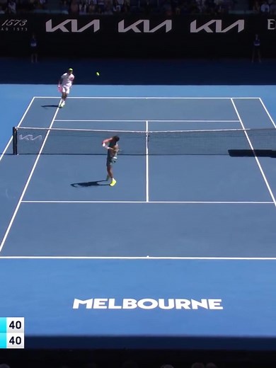 Amazing Diving Catch in Sports Highlights