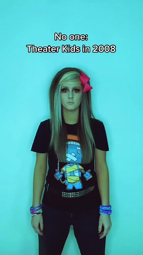 Pretty Rave Girl Dance | Nostalgic 2000s Vibes