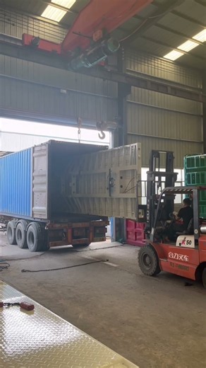how to load two 12.5-meter container flat trailers into a 40-foot container#viral #containertrailer