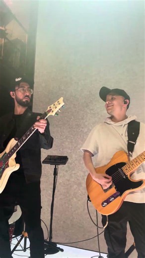 Tocando con la máquina, mi partner. - #shorts #guitarcam #rock #guitarrista