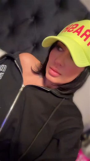 Jessica Simpson on Instagram: "Yep 🤏🏼"