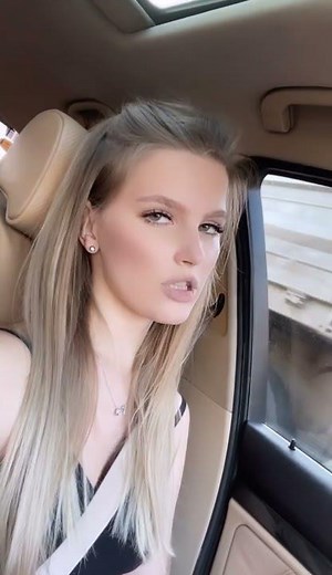 Driver-singer Ellie Moore 🤪 #singer #driver