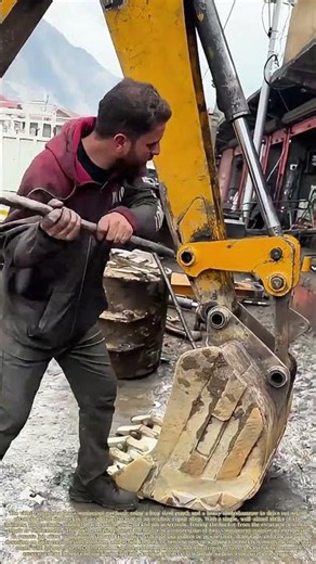Pounding Out Bucket Pins: How Single Hammer Strikes Cut Excavator Downtime