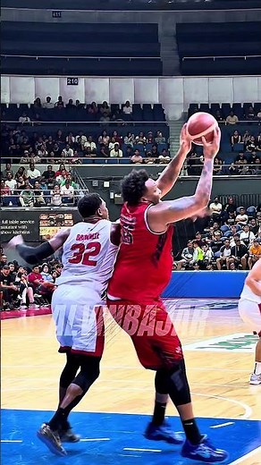 Libreng masahe ni Robert Upshaw kay Justin Brownlee!