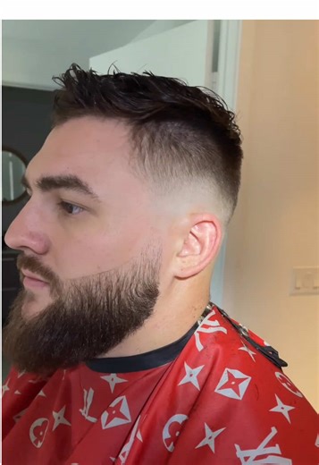 ✂️ Fresh cut, happy client ✅ That’s how we do it with elite in-home concierge barber service 💈🏠 Why go to the shop when the shop comes to YOU? If you want this level of service, DM me, comment below, or text/call to schedule today! 💯🔥 #MobileBarberMiami #MiamiBarber #InHomeHaircut #HouseCallBarber #ConciergeBarber