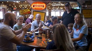 2.1K views · 33 reactions | Start the week off right with some quality 'Que - because you don't win friends over with a salad  #bbq #lunchideas #dinnerideas #delicious | Famous Dave's Bar-B-Que of America | Facebook