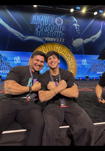 Lindo momento donde arnorl hace subir a todos los ganadores de los Arnold Classic …. Todos sonriendo , gente que realmente tiene historia , excepto uno que me parece que ya sabía que iba a perder 🙆🏽‍♂️😅 #arnold #arnoldclassic #arnoldswarzenager #ronniecoleman #thelegends