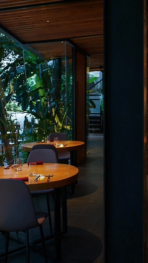 New Ambiance, Same Excellence Experience Si Dining's authentic Italian cuisine in our newly enhanced Level 1 space. Elegant glass doors create an intimate atmosphere perfect for private celebrations and meaningful conversations. Chef Alessio's culinary artistry meets refined privacy. ✨ Online booking available - reserve your table in moments. | Si Dining