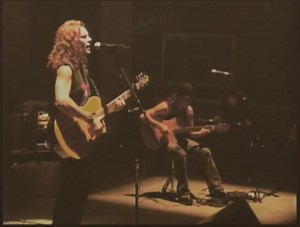 #FBF 27 años después, y el amor sigue siendo el mismo…..Hoy se cumplen cuatro semanas desde que lanzamos la nueva versión de El Reloj Cucú. Gracias por seguir queriendo esta canción. Vamos por los 5M de views! Link in bio: 🎥 oficial | Maná