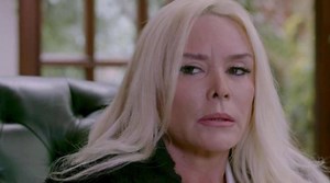 Elif odcinek 1121 streszczenie. Jülide próbuje przekonać syna, aby zaczął mówić. Chłopiec ma coraz większe poczucie winy i zamyka się w sobie