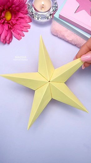 Cómo hacer una estrella de papel navideña ⭐️🎄 #diy #manualidades #navidad #craft #Christmas | Innova Manualidades